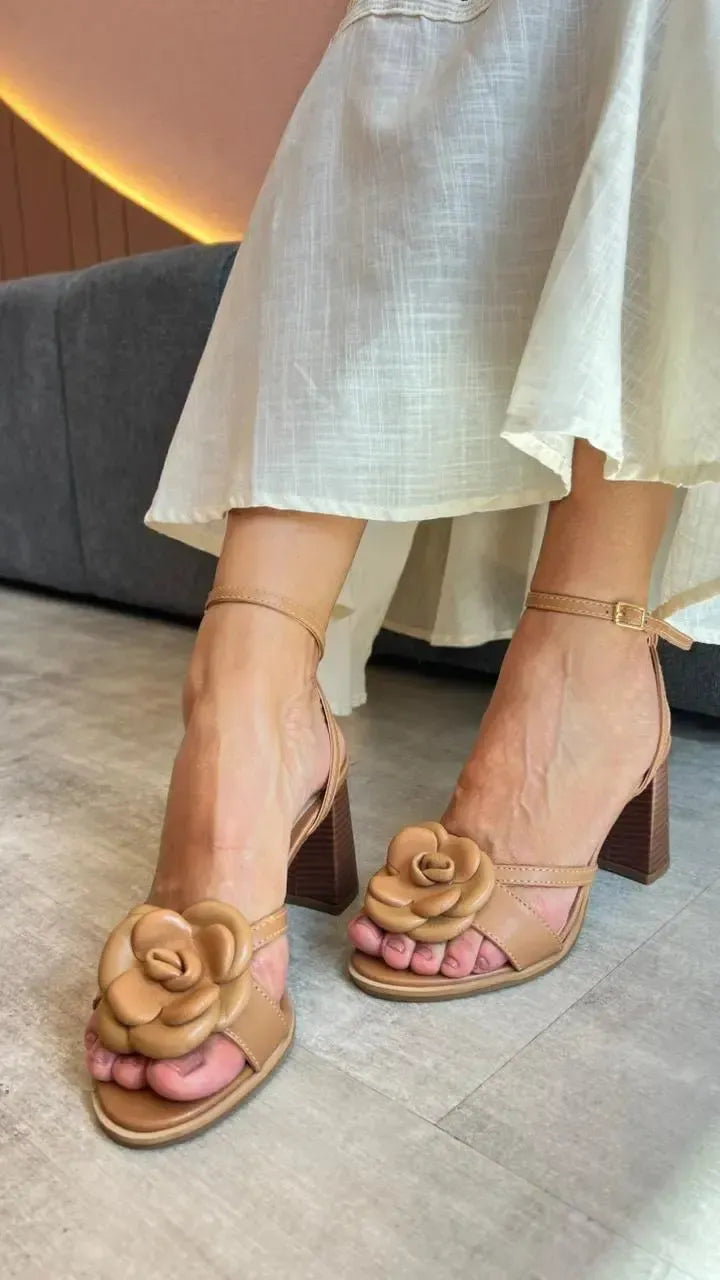 Sandália Flower Caramelo