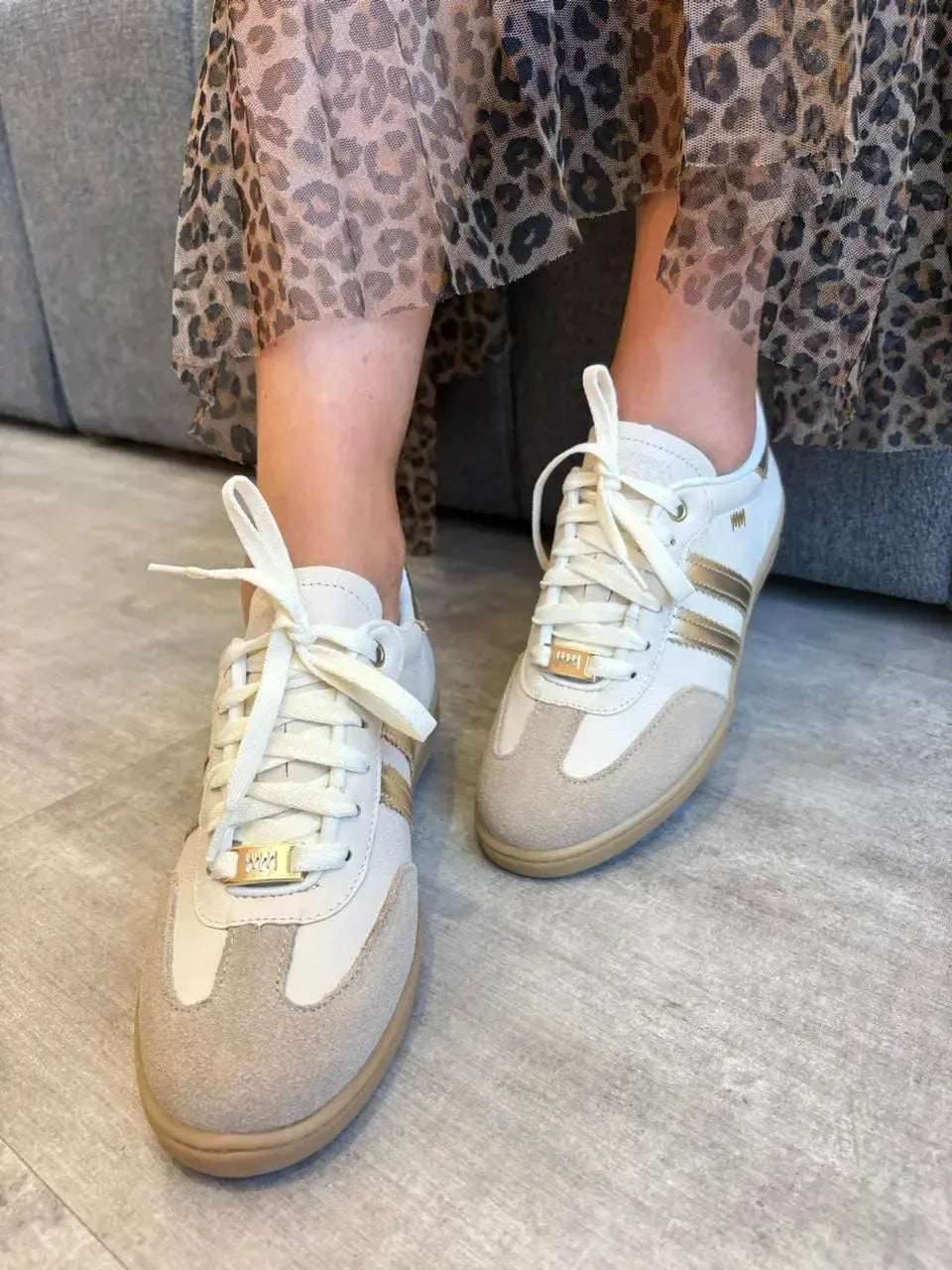 Tênis Raissa, Dourado