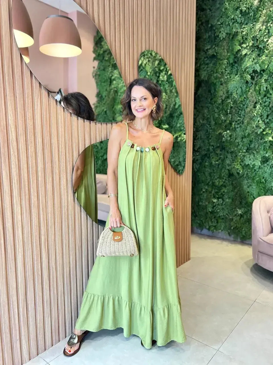 Vestido Longo Amplo com Detalhe na Gola, Verde