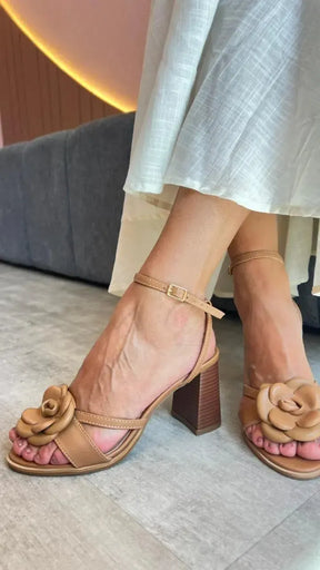 Sandália Flower Caramelo