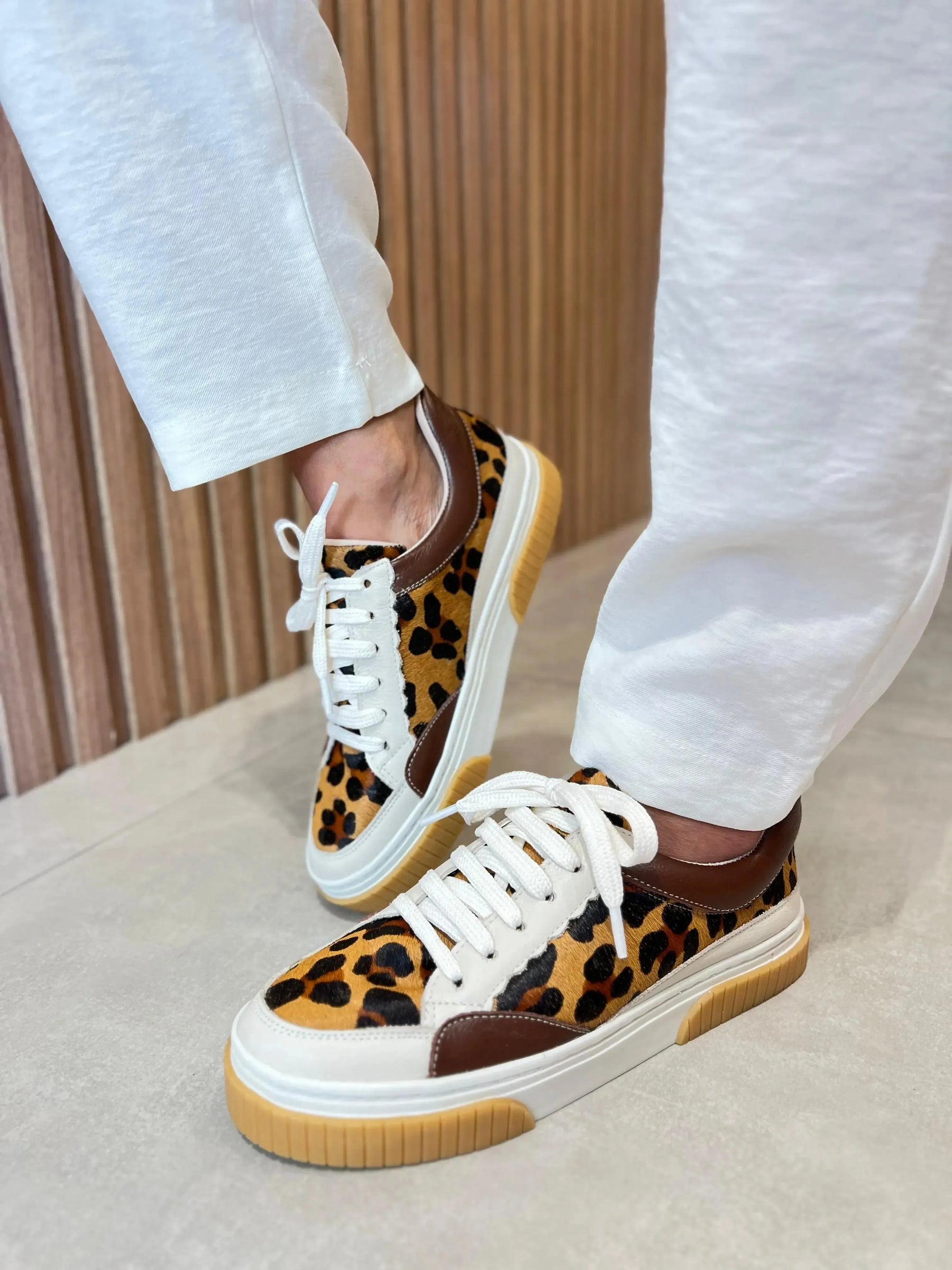 Tênis Fly em Couro Animal Print