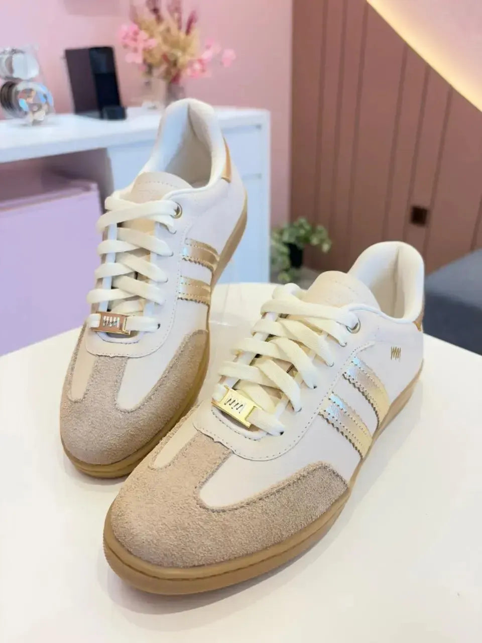 Tênis Raissa, Dourado