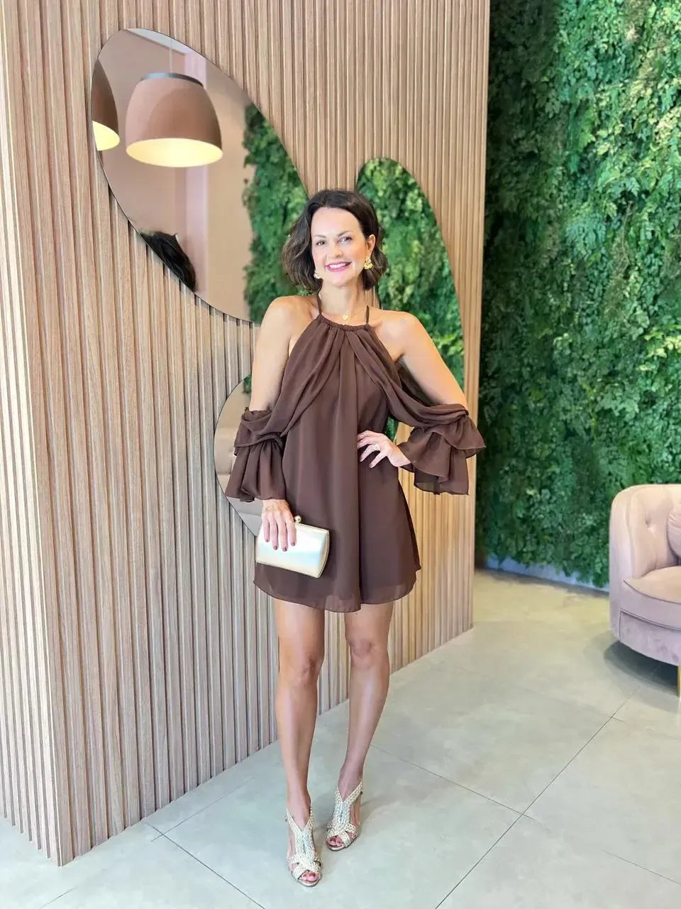 Vestido curto em chiffon , Marrom